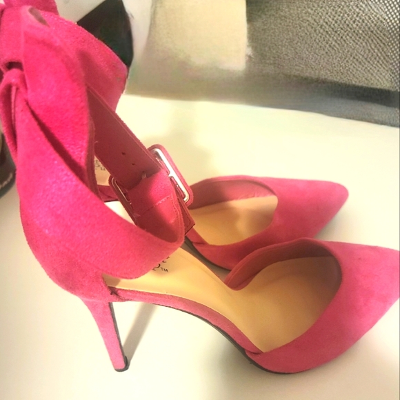 Velvet Pumps - Picture 2 of 5